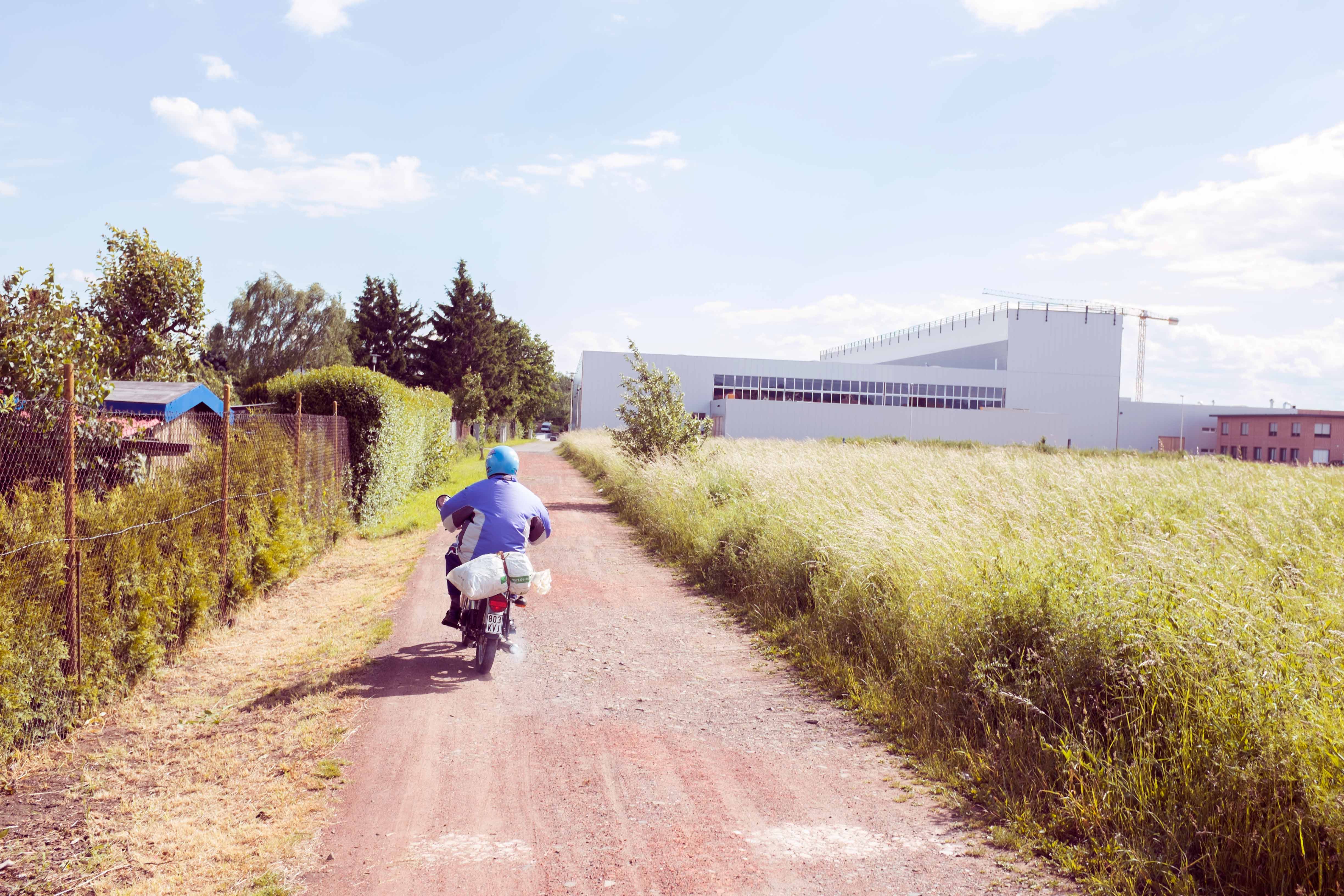 Der Mann mit dem Moped