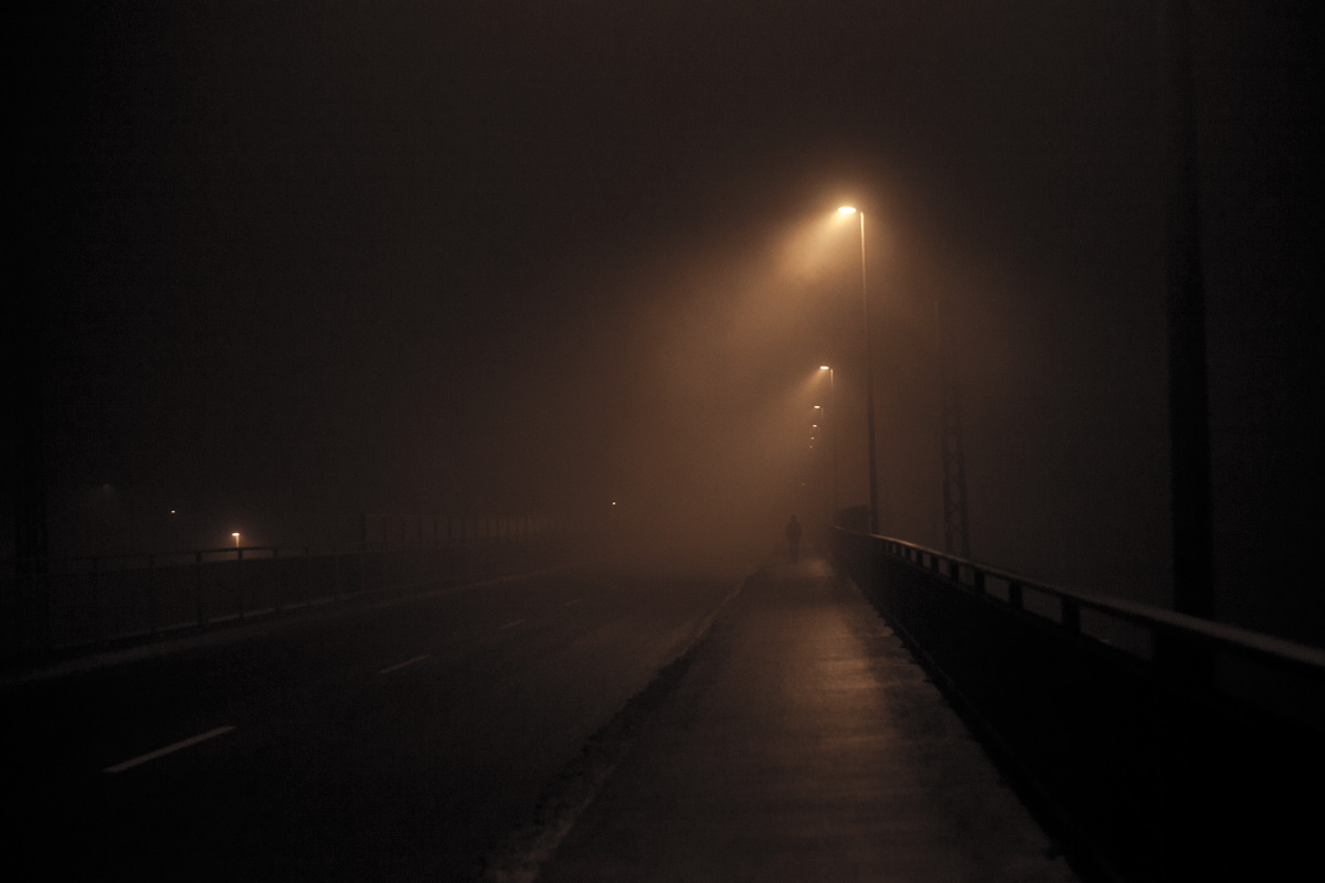Die Brücke im Nebel